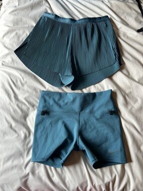 Nike Women’s Teal Layered Pleated Running Skort and Compression Short Set